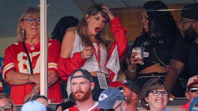 Taylor Swift, Travis Kelce appear to leave stadium together after Chiefs win