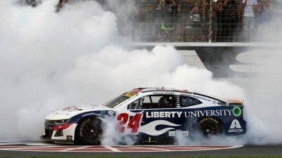 Kyle Larson - Denny Hamlin - Kevin Harvick - Chase Briscoe - William Byron - Brad Keselowski - Martin Truex-Junior - Ross Chastain - Chris Buescher - William Byron punches ticket to Round of 8 with victory at Texas - foxnews.com - state Texas - county Worth