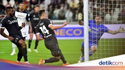 Arkadiusz Milik - Adrien Rabiot - Juventus Vs Lecce: Milik Menangkan Bianconeri - sport.detik.com