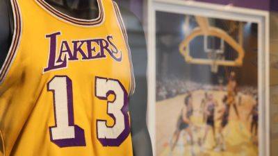 Chamberlain's 1972 Finals jersey fetches $4.9M at Sotheby's auctionfd - ESPN - espn.com - Los Angeles - Jordan - county Riley - county San Diego - county Baylor