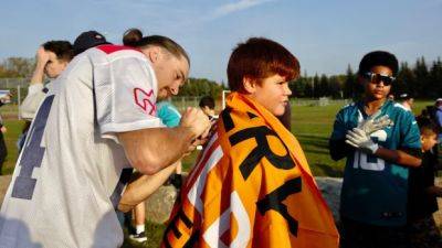 Montreal Alouettes visit Kahnawà:ke as part of activities to mark Truth and Reconciliation day - cbc.ca
