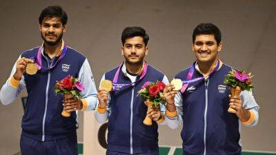 India's shooters beat China on way to world record, gold medal