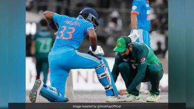 India vs Pakistan: Shadab Khan Ties Hardik Pandya's Shoelace, 'Spirit Of Cricket' Triumphs