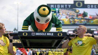 Oregon mascot completes over 500 push-ups, thanks to team's onslaught vs. Portland State - foxnews.com - state Oregon - state South Carolina