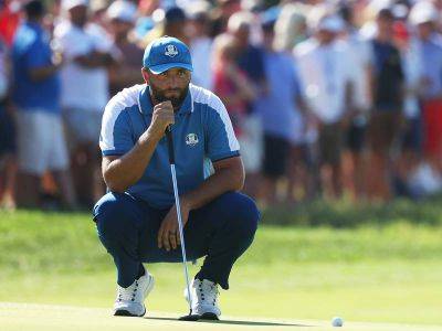 Ryder Cup: Massive putts help Europe lead USA by 5 points