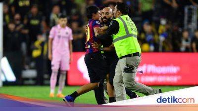 Lionel Messi - David Beckham - Jordi Alba - Inter Miami - Bodyguard Messi Sigap, Tangkap Fans yang Terobos Lapangan! - sport.detik.com - Los Angeles - Afghanistan