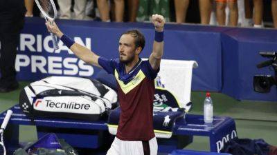 Medvedev gets 'early' win to reach US Open quarters