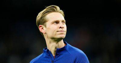 Erik ten Hag could finally sign his Frenkie de Jong for Manchester United at half the cost