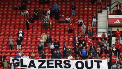 Manchester United share price tumbles with club sale in question