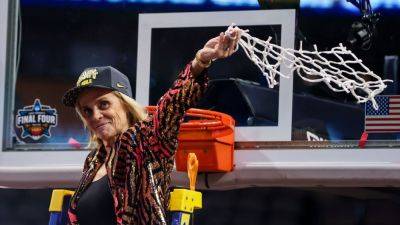 Dawn Staley - LSU's Mulkey set to ink women's hoops' richest total pact -- $32 million - ESPN - espn.com - state Louisiana - state Iowa - state South Carolina