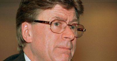 Star - Tributes paid to comedian and impersonator Mike Yarwood who has died, aged 82 - manchestereveningnews.co.uk - county Stockport