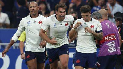 Les Bleus - Damian Penaud - Melvyn Jaminet - France defeat New Zealand All Blacks in historic Rugby World Cup opener - france24.com - France - South Africa - New Zealand