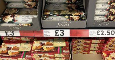 Shoppers left stunned after supermarkets sell mince pies - despite UK's heatwave - manchestereveningnews.co.uk - Britain