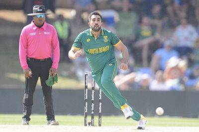 Hapless Proteas malfunction with bat and ball again as second-string Aussies gallop to win