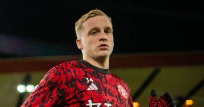 Donny van de Beek joins Eintracht Frankfurt on loan as Manchester United set to make £25m loss