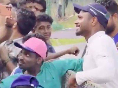 Virat Kohli - Rohit Sharma - Rajasthan Royals - Sanju Samson - Jitesh Sharma - Sanju Samson Gives Rajasthan Royals Cap To Specially Abled Fan. Gesture Wins Hearts - Watch - sports.ndtv.com - India - Afghanistan
