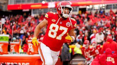Chiefs' Patrick Mahomes tried to 'force' Travis Kelce to play Week 18 in hopes of him achieving milestone