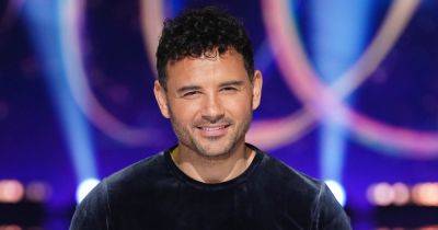 Ryan Thomas looks unrecognisable in bed selfie after being mistaken for brother Adam in hilarious exchange