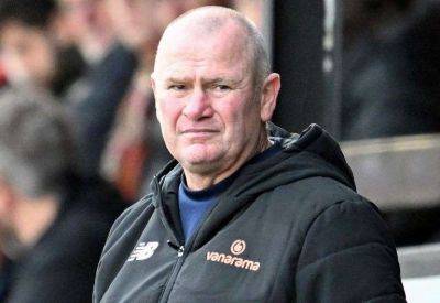 Dartford sack manager Alan Dowson with club 16th in National League South
