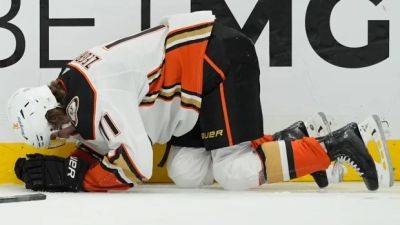 Ducks' Zegras expected to be sidelined 6-8 weeks with broken ankle