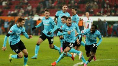 Palacios last-gasp goal keeps Leverkusen clear at the top