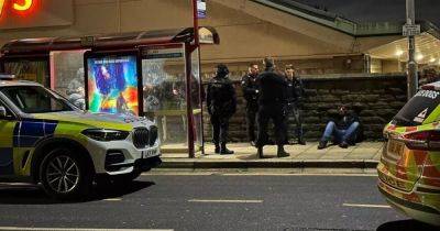 Armed police swarm town centre after man threatened with machete - manchestereveningnews.co.uk