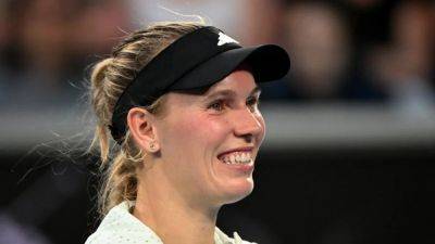 Wozniacki through to Australian Open second round as Linette retires