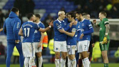 Aston Villa stay third after 0-0 draw at Everton