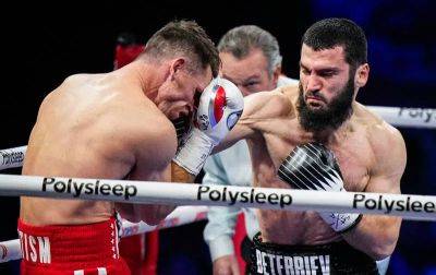 Artur Beterbiev closes in on Dmitry Bivol bout in Riyadh after demolishing Callum Smith