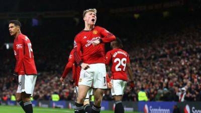 Manchester United looks to gain ground as Tottenham visits