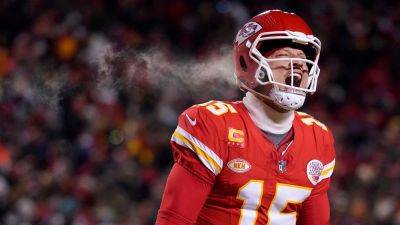Andy Reid - Ed Zurga - Here are the Top 5 coldest moments from Saturday's frigid Chiefs-Dolphins matchup - foxnews.com