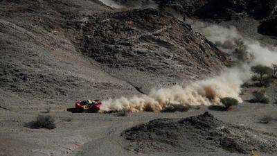 Rallying-Loeb starts the final Dakar week with a win to close on Sainz