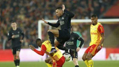 PSG ease to 2-0 win over 10-man Lens