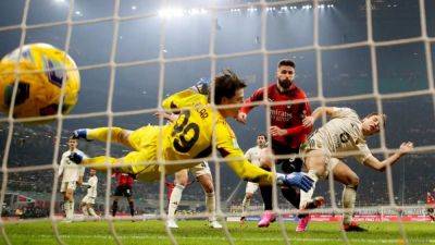 Giroud magic helps ruthless Milan ease to 3-1 win over Roma