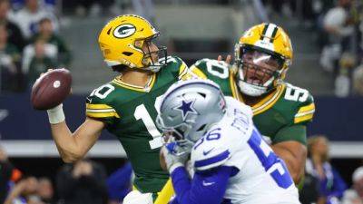 Love throws 3 TDs as Packers dominate Cowboys for stunning road wild-card win