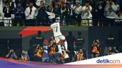 Cristiano Ronaldo - Vinicius Jr Hat-Trick ke Gawang Barcelona, Selebrasi Siiiuuuu! - sport.detik.com - Saudi Arabia