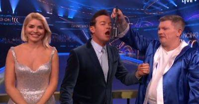 Ricky Hatton - Phillip Schofield - Holly Willoughby - Stephen Mulhern - Gemma Atkinson - Dancing On Ice fans ask 'is he ok' and get response after unexpected moment during series opener - manchestereveningnews.co.uk