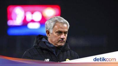 Paulo Dybala - Jose Mourinho - As Roma - Mata Berkaca-kaca Mourinho Saat Tinggalkan Roma - sport.detik.com - Portugal