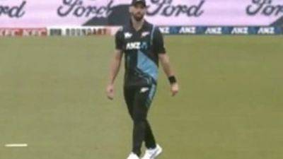 Matt Henry - Mohammad Rizwan - Finn Allen - Watch: Mohammad Rizwan Takes A Run Without His Bat. Umpire's Decision Stuns Batter - sports.ndtv.com - New Zealand - Pakistan