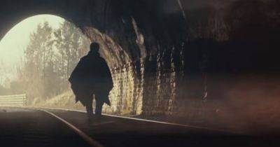 Liam Gallagher - Liam Gallagher and John Squire filmed new music video in railway tunnel in Bury - manchestereveningnews.co.uk