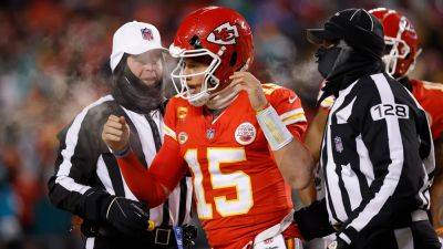 Manufacturer of Patrick Mahomes' helmet says product prevented injury despite shattering in playoff game