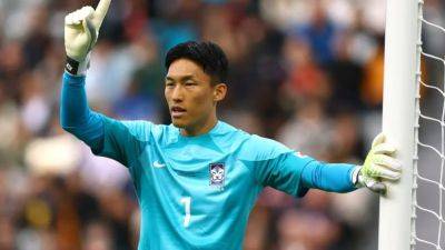 South Korea keeper Kim ruled out of Asian Cup with knee injury