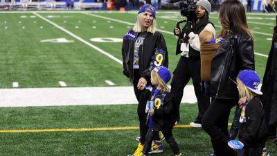 Matthew Stafford - Jared Goff - Michael Owens - Matthew Stafford's wife doubles down on claim Lions fans booed her children with video of 'our experience' - foxnews.com - Los Angeles - state California - state Michigan - county Gregory