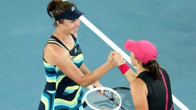 Iga Swiatek exits Australian Open at the hands of teenager Linda Noskova