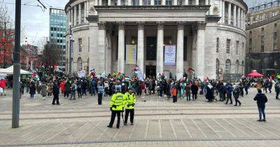 Trafford Centre - LIVE: Crowds gather in St Peter's Square for pro-Palestine protest - manchestereveningnews.co.uk - Israel - Palestine - county Oxford - county Park