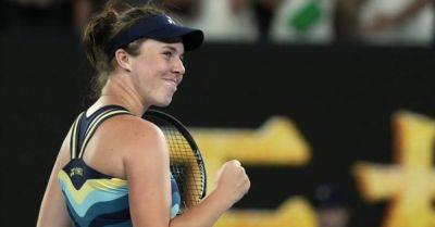 Teenager Linda Noskova stuns world number one Iga Swiatek at Australian Open