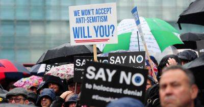 Peace - LIVE: Demonstration against Anti-Semitism march takes place in Manchester - latest updates - manchestereveningnews.co.uk - Britain - Israel - Palestine