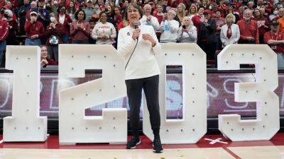 Tara VanDerveer's path to NCAA wins record: Never stop growing - ESPN