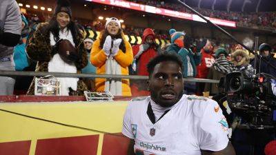 Dolphins' Tyreek Hill denies he's divorcing wife after over 70 days of marriage despite filing - foxnews.com - New York - Los Angeles - state Missouri - state New Jersey - county Rutherford