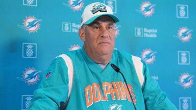 Vic Fangio out as Dolphins DC, becomes Eagles' top target - ESPN